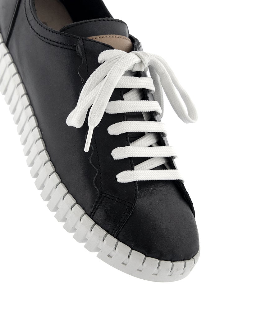 Ella of Sweden Sneaker