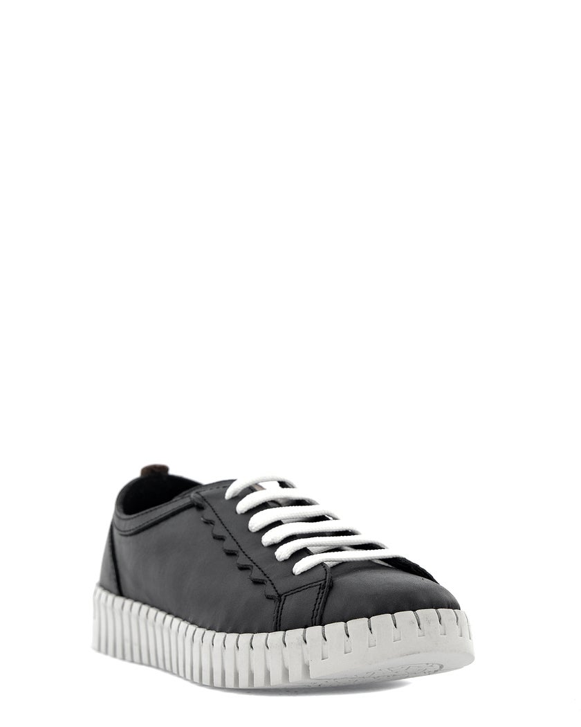 Ella of Sweden Sneaker