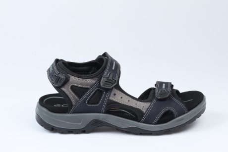 Blå-grå herrsandaler med två remmar mot ljus bakgrund.